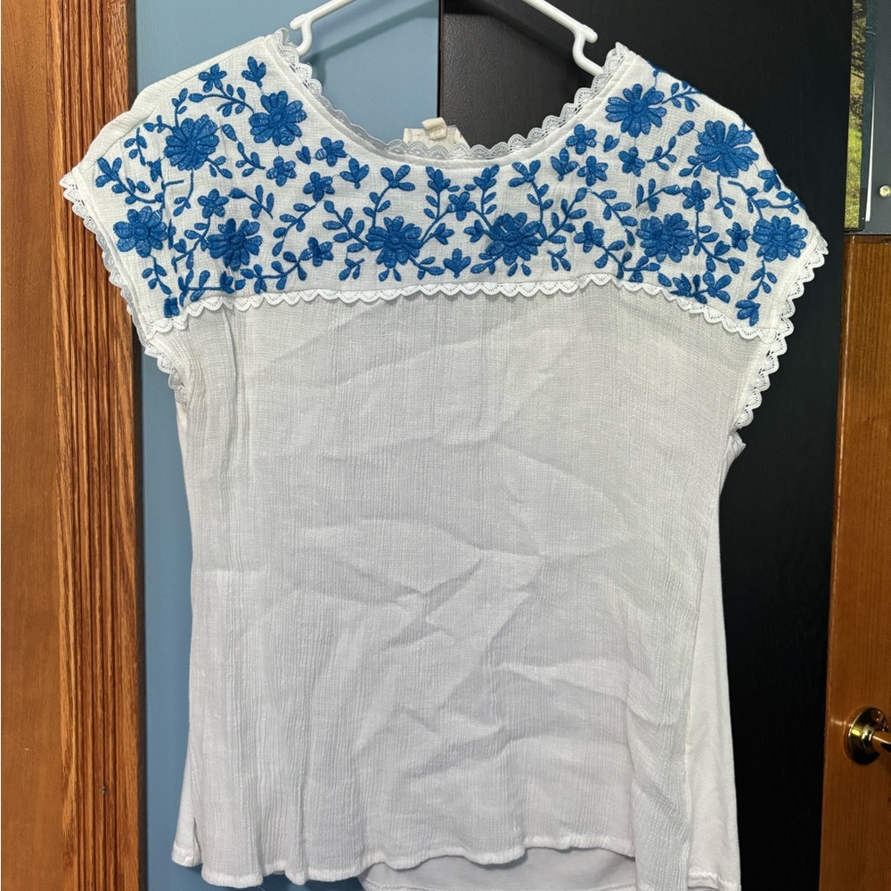 White with blue floral embroidery women’s top. Size Large. Perfect for spring!